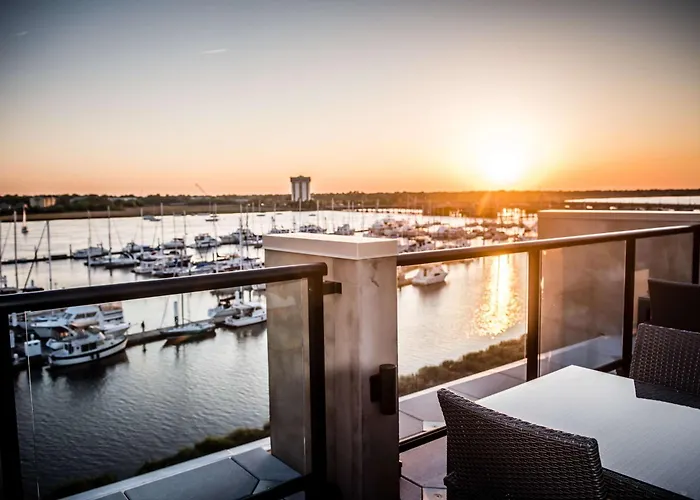 Hilton Garden Inn Charleston Waterfront/Downtown